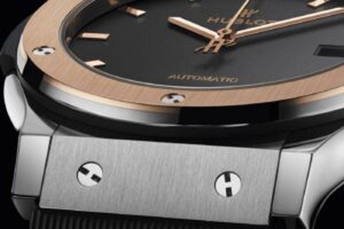 Classic-Fusion-Titanium-King-Gold-42-mm-close-up-shot