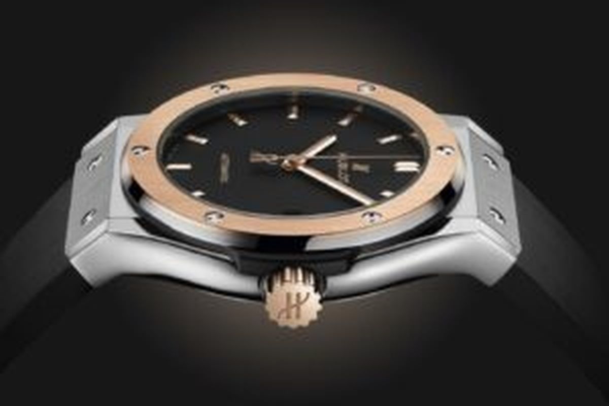 Classic-Fusion-Titanium-King-Gold-42-mm-profile-shot