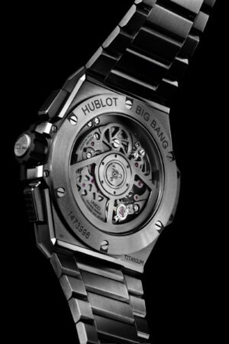 big-bang-integral-titanium-42-mm-451.NX_.1170.NX-carousel-1