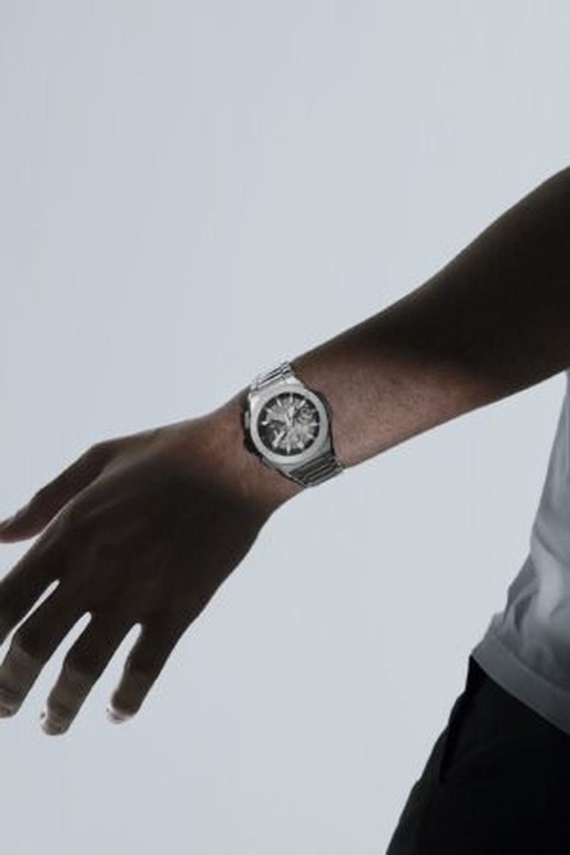 big-bang-integrated-titanium-worn-watch-vertical