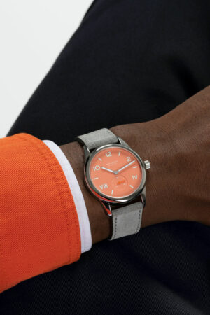 0725_Club_Campus_38_cream_coral_wristshotstill_078_PR2Fo49Ibt1WdJL
