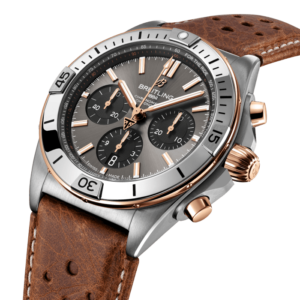 tb0134101m1x1-chronomat-b01-42-triumph-three-quarter