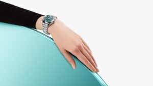 omega-seamaster-aqua-terra-shades-co-axial-master-chronometer-34-mm-22010342010001-landscape-2-436c32