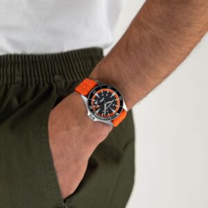 h82395331_wristshots-lowressquare