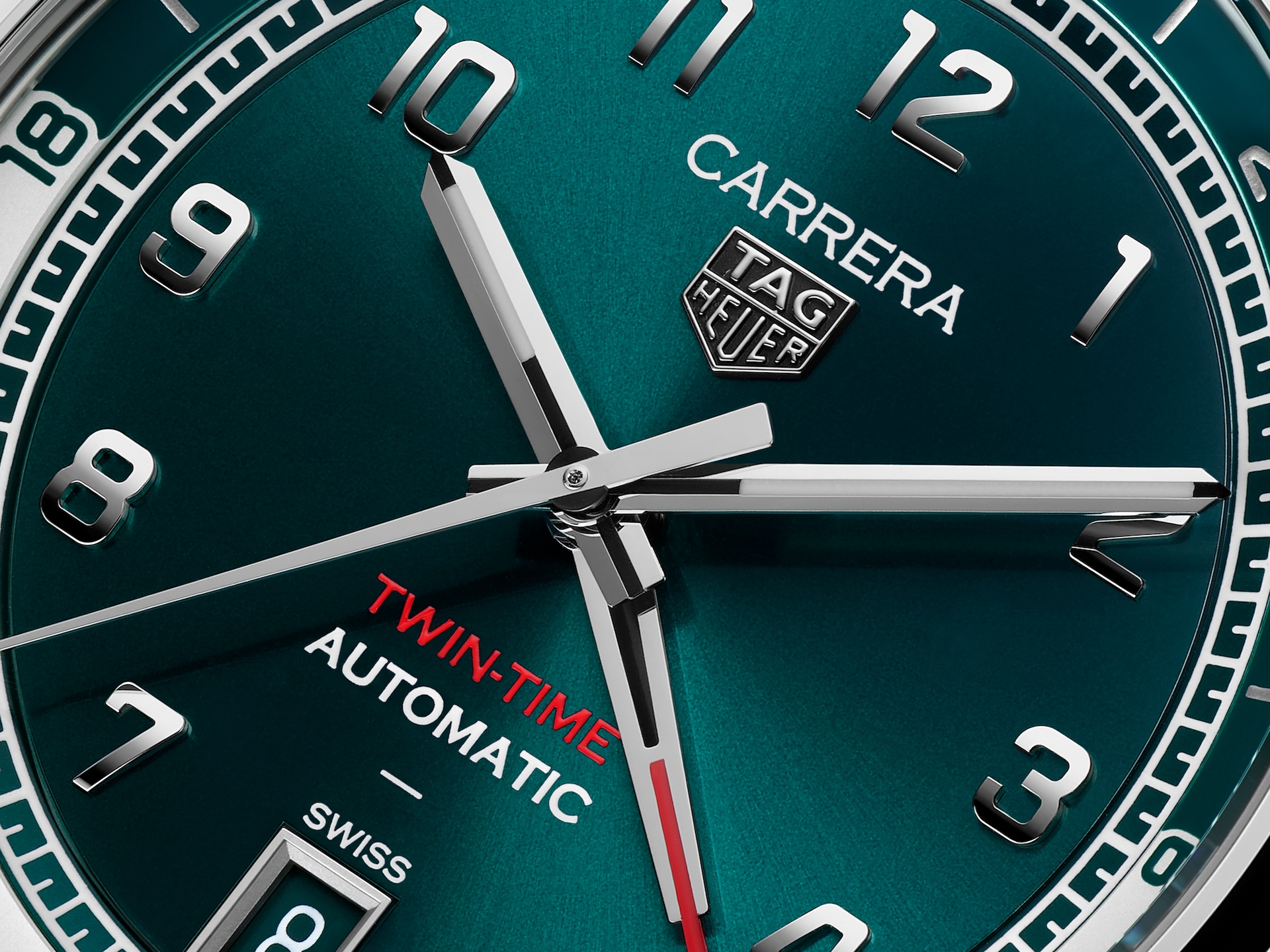 あ*や様 TAG Heuer Carrera Twin-Time 自動巻き時計 Tag Heuer Carrera Date Twin Time Sunray Brushed Green 41mm WDA2114